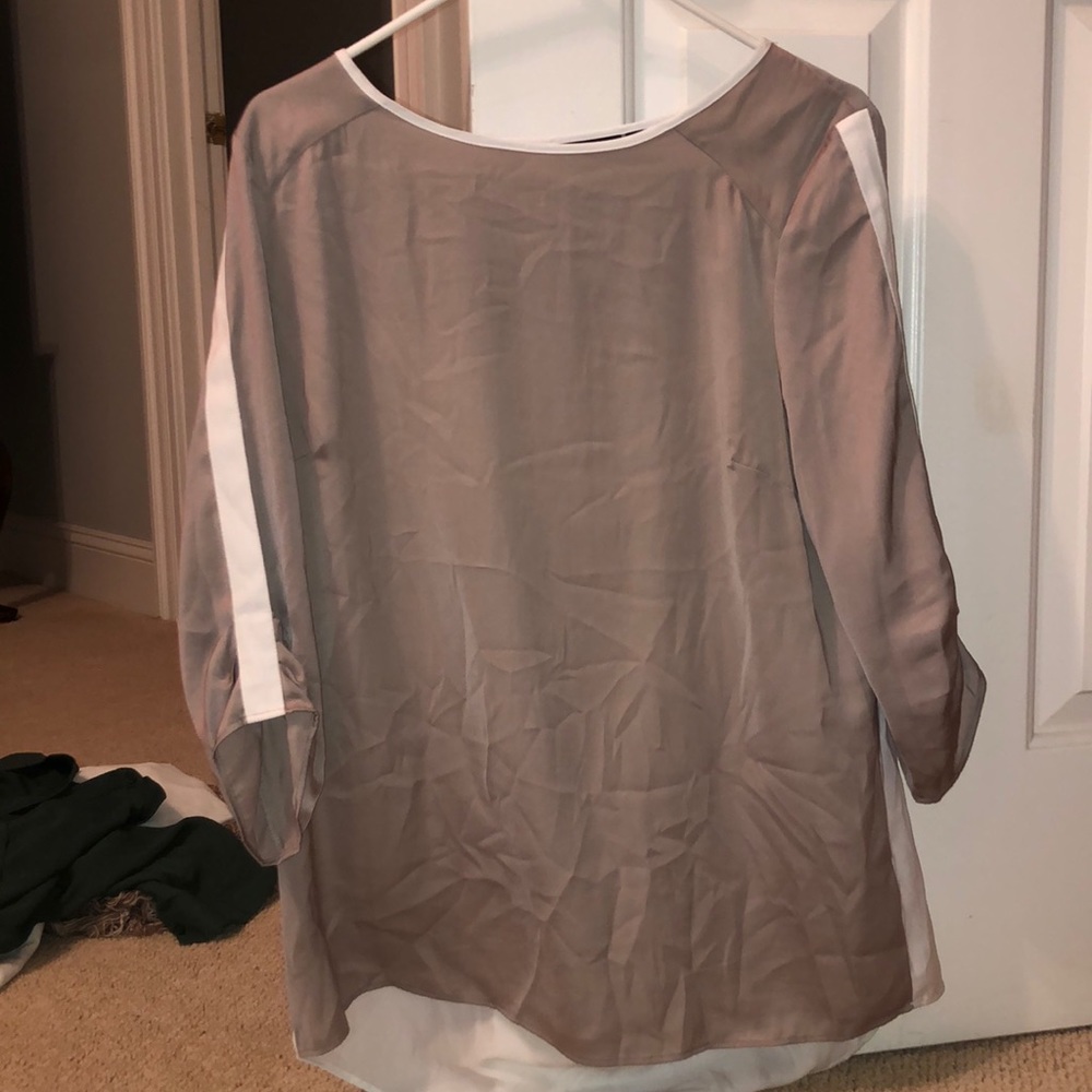 Really pretty blouse In absolute perfect condition